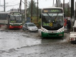 Chuva complica trânsito em Salvador